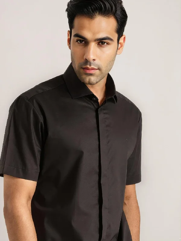 Men Solid Half Sleeve Cotton Stretch Shirt