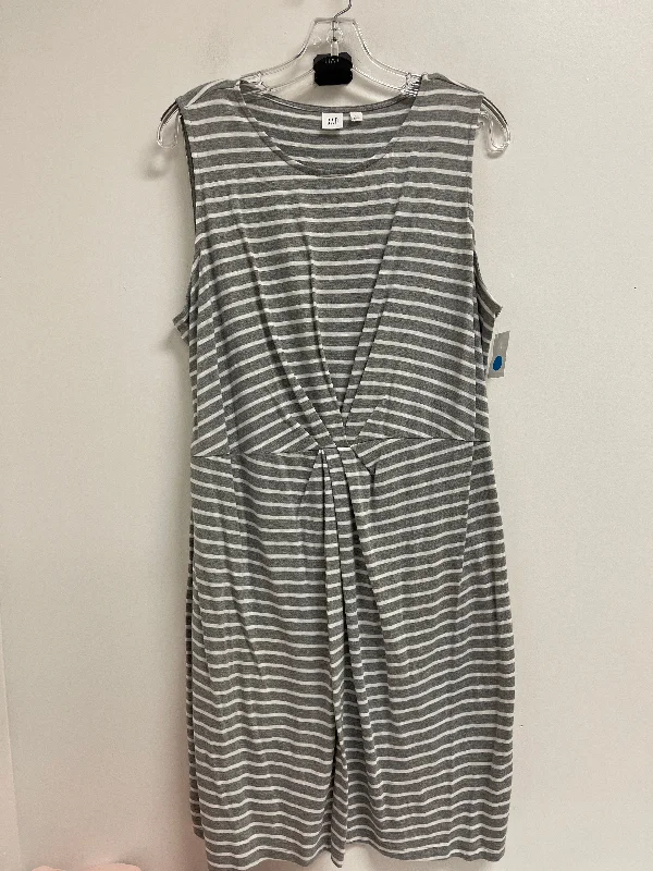 Dress Casual Short By Gap In Grey, Size: Xl